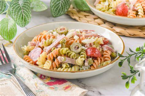 Ensalada de pasta casera lista para servir