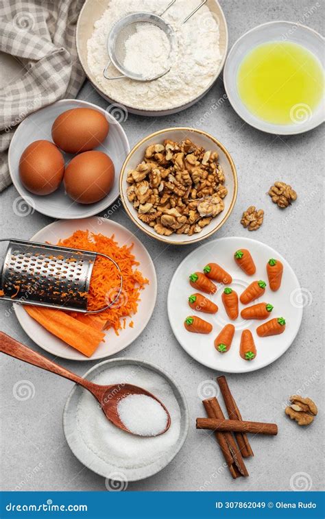 Proceso de mezcla de ingredientes para pastel de zanahoria