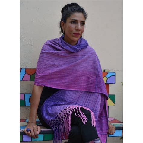 Rebozo oaxaqueño rosa con intrincados diseños