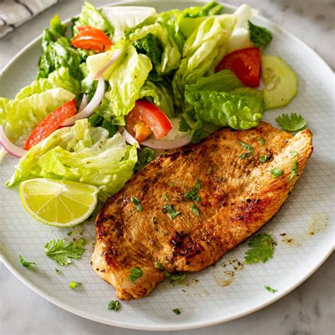Medallones de pechuga de pollo a la plancha con lima