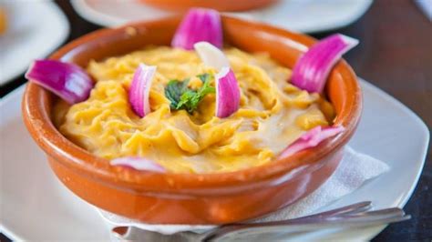 Escaldón de gofio con caldo de pescado