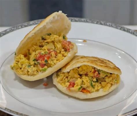 Arepa con relleno de perico