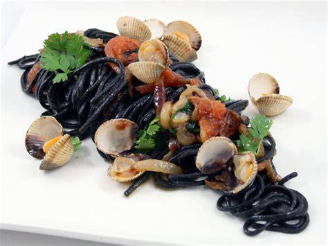 Variedad de pasta con tinta de calamar
