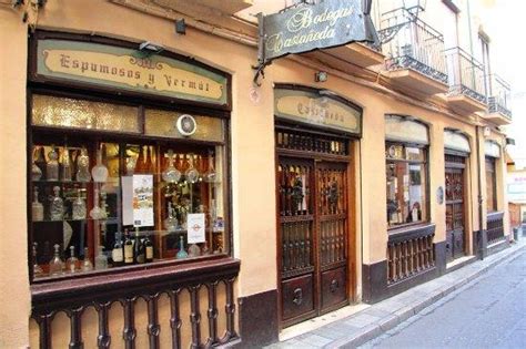 Fachada de Bodegas Castañeda en Granada