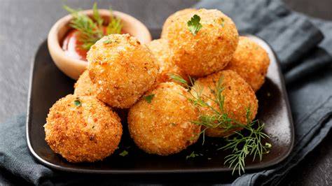Bolitas de queso con diferentes tipos de rebozado