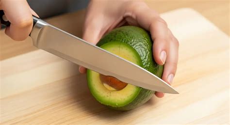 Corte de aguacate para sushi