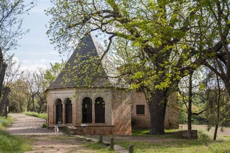 Parque de San Medardo con ermita y barbacoas