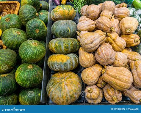 Calabazas frescas en un mercado