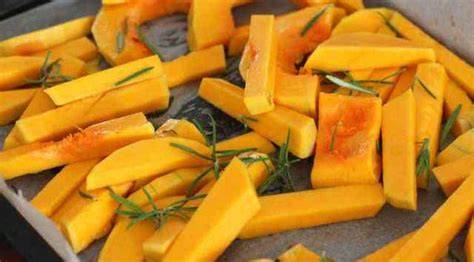 Calabaza asada en bandeja de horno