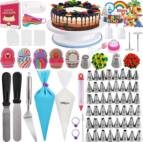 Utensilios de repostería y molde de bizcocho