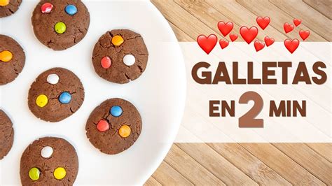 Galletas de chocolate recién hechas en microondas