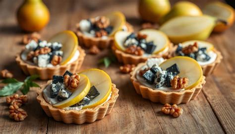 Tartaletas de pera y queso azul listas para servir