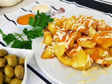 Patatas bravas con alioli de trufa