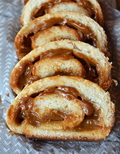 Pan dulce relleno con dulce de leche y chocolate