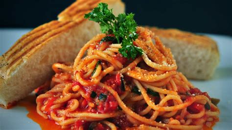 Espaguetis con salsa cremosa de verduras