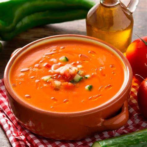 Preparación del gazpacho gigante en Almería