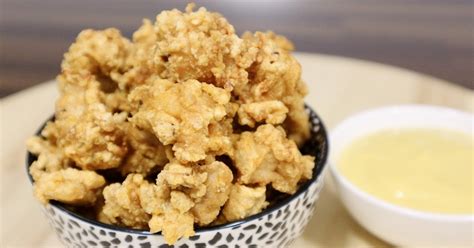 Palomitas de pollo caseras en un bol