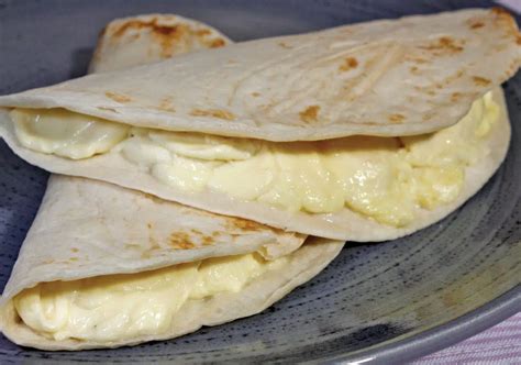 Quesadilla rellena de queso Oaxaca