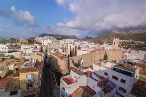 Vista panorámica del casco antiguo de Garganta la Olla con su arquitectura tradicional