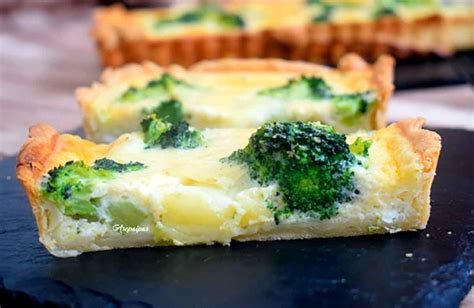 Quiche de brócoli y queso Tetilla recién horneada