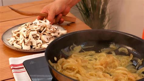 Cebolla pochada y champiñones rehogados