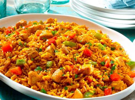 Arroz con pollo en proceso de cocción