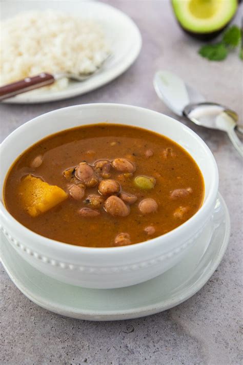 Habichuelas guisadas listas para servir