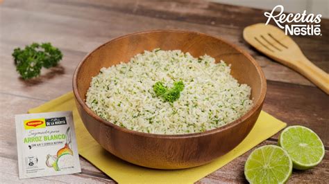 Ingredientes frescos para arroz con limón y perejil