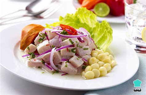 Plato típico peruano de ceviche