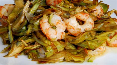 Alcachofas frescas y gambas