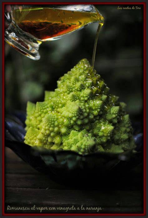 Romanescu con aderezo de naranja y cebollino