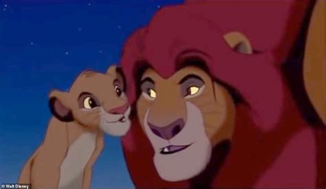 Escena icónica de Mufasa y Simba en