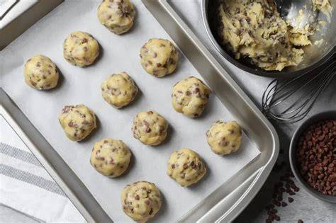 Masa de galletas congelada en forma de bolas