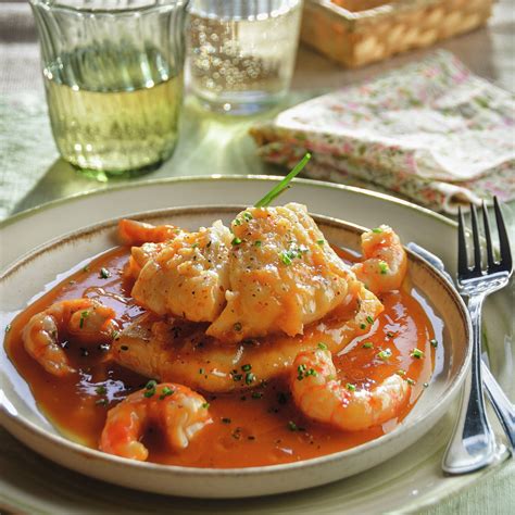 Plato de bacalao con puerros y gambas