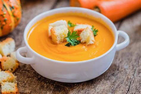 Ingredientes principales para crema de calabaza y zanahoria