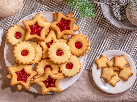 Galletas Linzer decoradas con mermelada