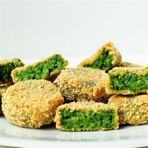 Croquetas de espinaca empanizadas listas para hornear