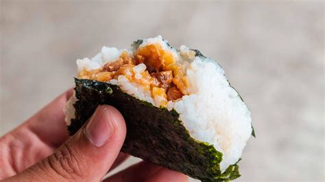 Variedad de rellenos de onigiri