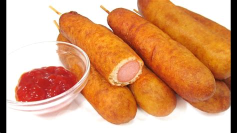 Salchichas rebozadas doradas y crujientes