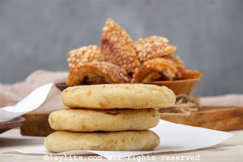 Arepas de chicharrón listas para servir