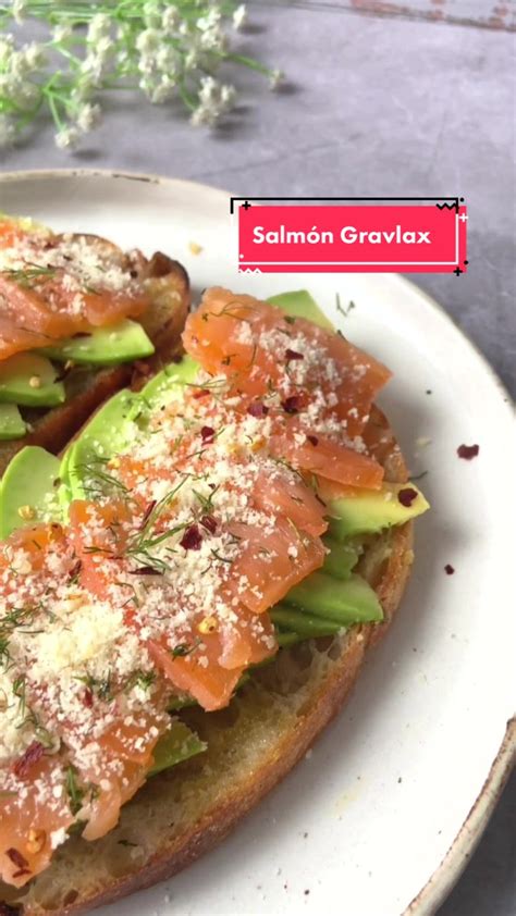 Ingredientes para tostadas de salmón