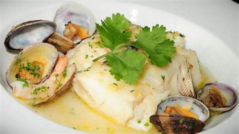 Plato de merluza a la koxkera