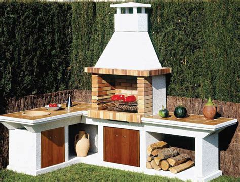 Diseño de zona de barbacoa en jardín