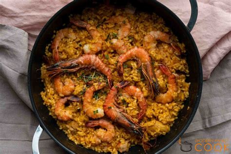 Paella mixta con pollo y gambas