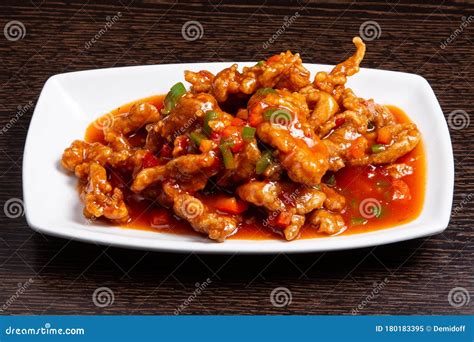 Plato de Pollo Estilo Hong Kong servido