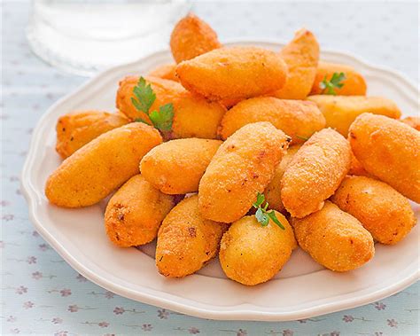 Croquetas doradas de alubia plancheta