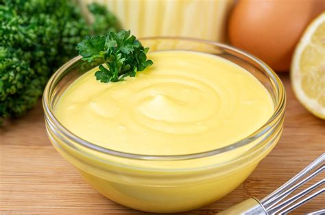 Elaboración de salsa holandesa
