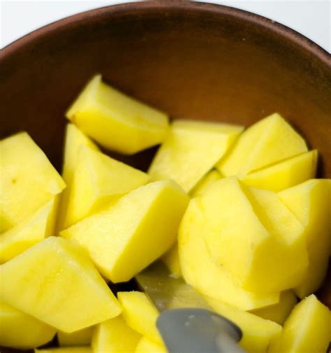 Patatas cortadas y listas para añadir a la olla