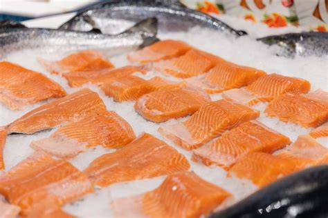 Almacenamiento de salmón ahumado en la nevera