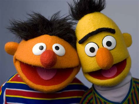 Personajes originales de Sesame Street como Epi y Blas, Coco y el Conde Draco